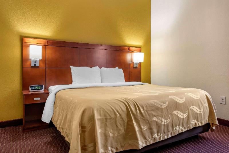Люкс Кровать Кинг, Quality Inn Zephyrhillsdade City