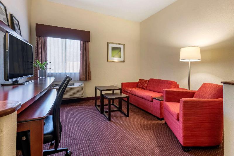 Люкс, Quality Inn Zephyrhillsdade City