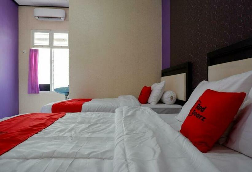 Номер Deluxe, Reddoorz Near Stasiun Kebumen