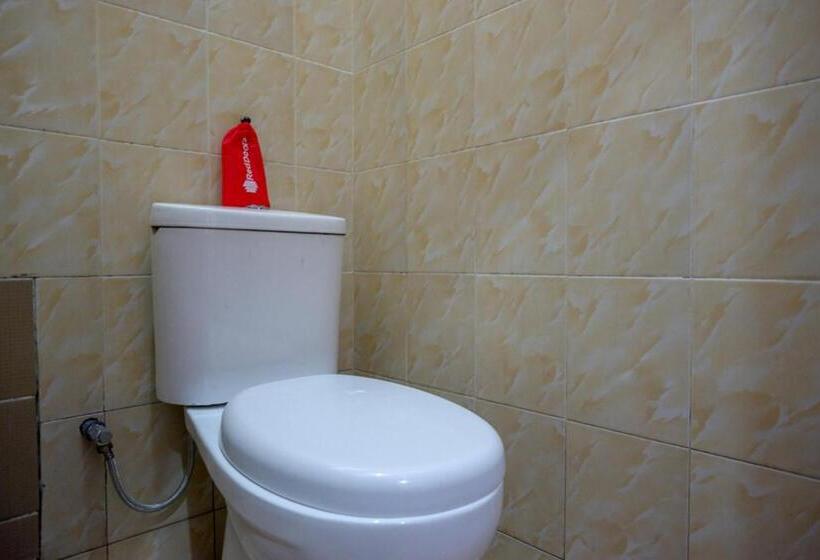 Семейный Номер, Reddoorz Near Stasiun Kebumen