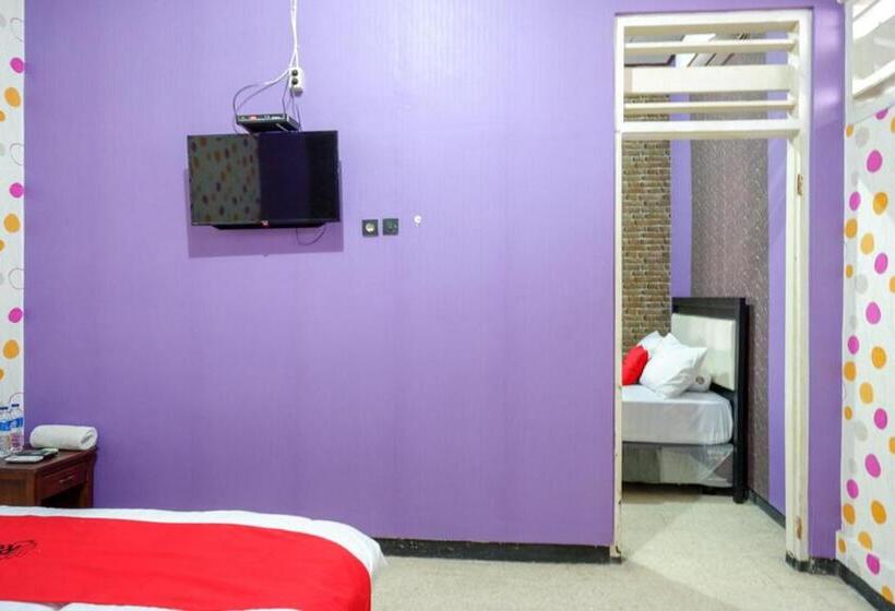 Семейный Номер, Reddoorz Near Stasiun Kebumen