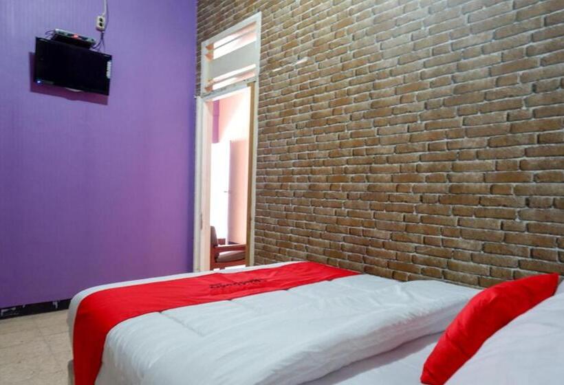 Семейный Номер, Reddoorz Near Stasiun Kebumen