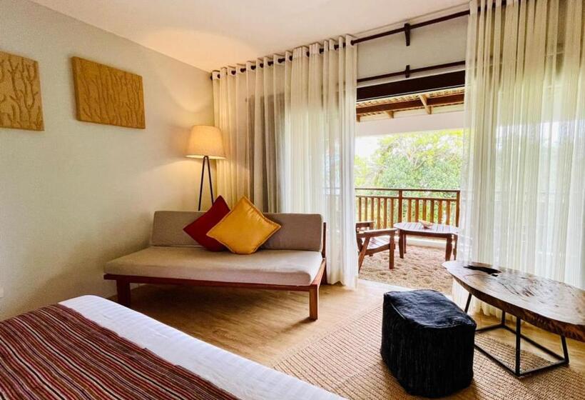 اتاق لوکس با تخت بزرگ, Amun Ini Beach Resort & Spa