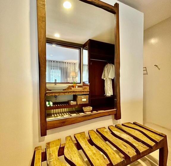 اتاق لوکس با چشم‌انداز دریا, Amun Ini Beach Resort & Spa