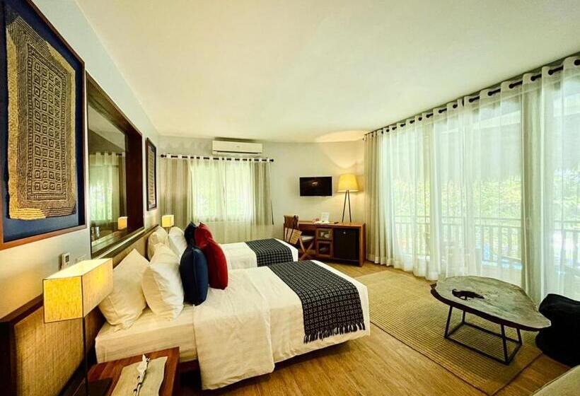 اتاق لوکس با چشم‌انداز دریا, Amun Ini Beach Resort & Spa