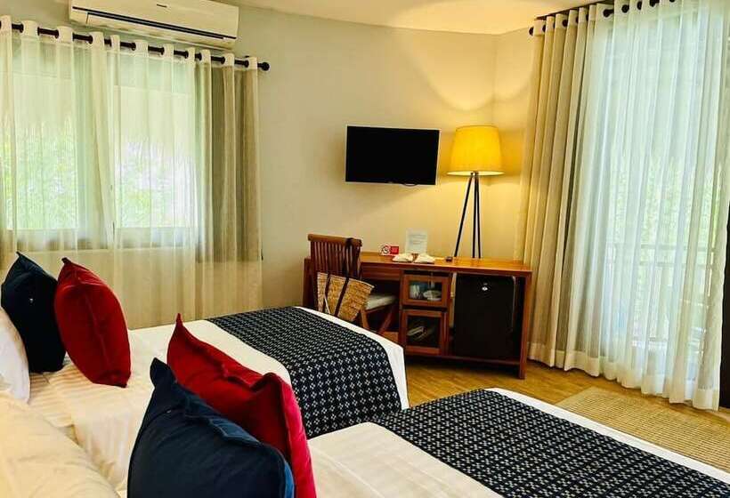 اتاق لوکس با چشم‌انداز دریا, Amun Ini Beach Resort & Spa