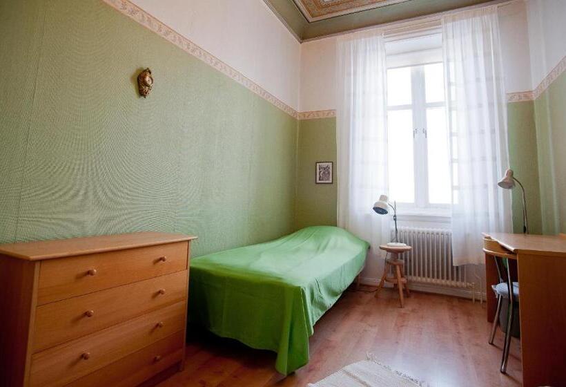 标准单人间共用浴室, Hellidens Slott