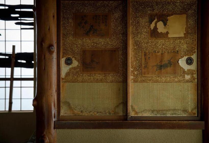 Family Suite, Busuitei