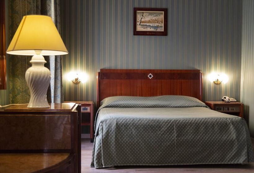 اتاق استاندارد سه نفره, Jr Hotels Bocconi Milano