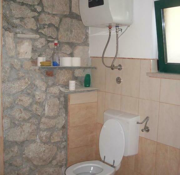 استودیوی استاندارد, Guest House Fosa