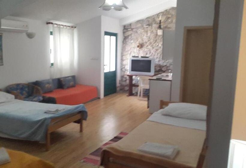 استودیوی استاندارد, Guest House Fosa
