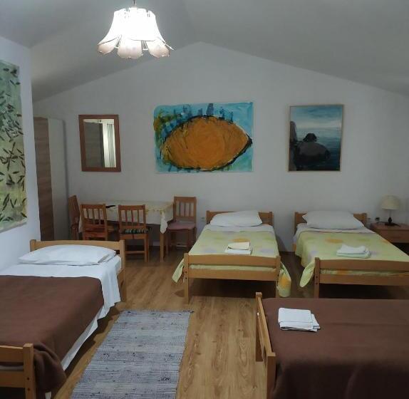 استودیوی استاندارد, Guest House Fosa