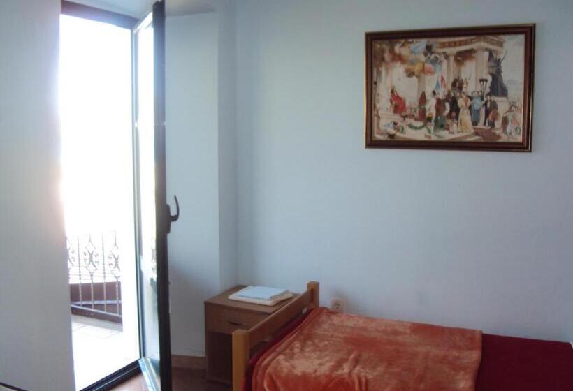 اتاق استاندارد سه تخته با بالکن, Guest House Fosa
