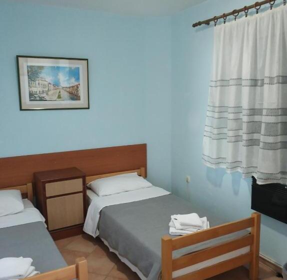 اتاق استاندارد سه تخته با بالکن, Guest House Fosa