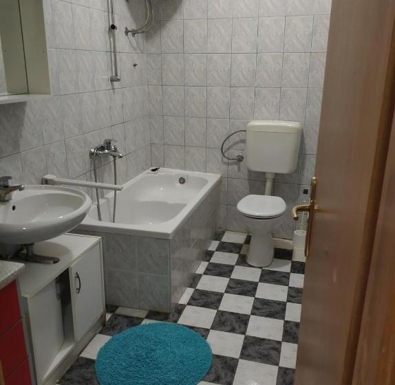 اتاق استاندارد سه تخته با بالکن, Guest House Fosa
