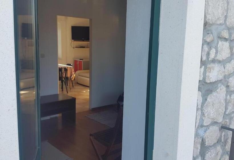 آپارتمان 1 خوابه با بالکن, Guest House Fosa