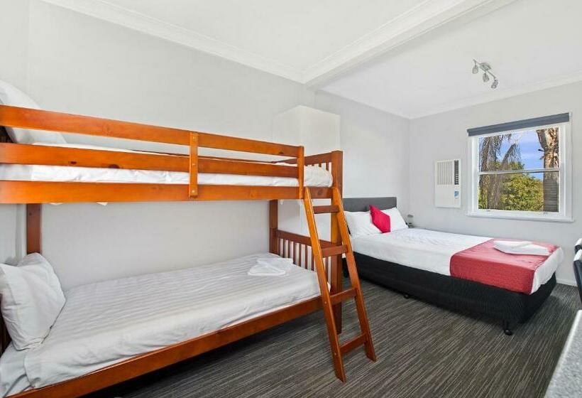 Семейный Номер, The Wauchope Motel