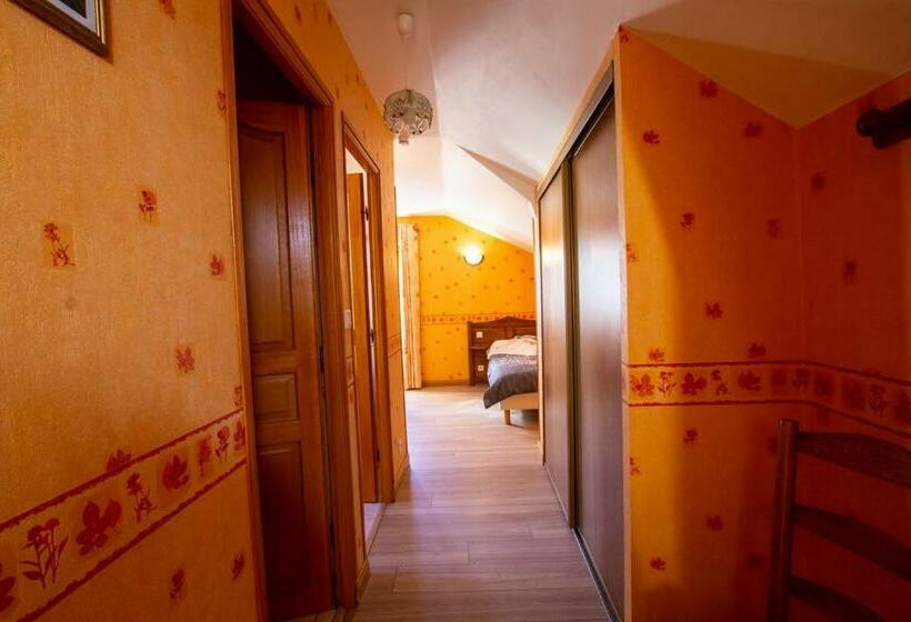 Номер Стандарт Трехместный, Chambres Et Table D Hôtes   Domaine De Bardenat