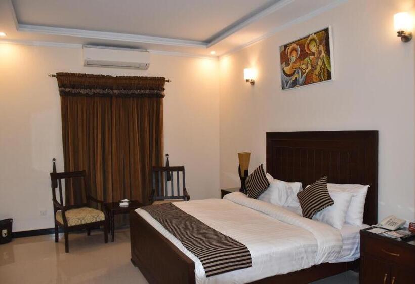 اتاق لوکس با تخت بزرگ, De Raj Sialkot
