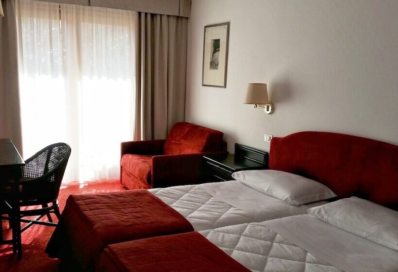 اتاق استاندارد سه نفره, Hannover