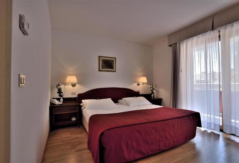 اتاق سوپریور, Hannover