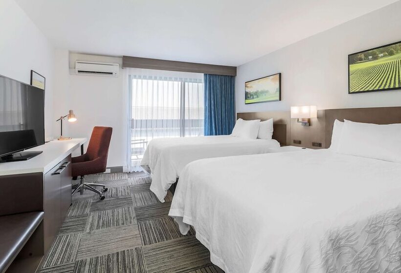 스탠다드 룸 더블 침대 2개, Hilton Garden Inn Davis Downtown