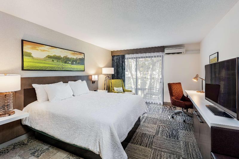스위트 킹사이즈 침대, Hilton Garden Inn Davis Downtown