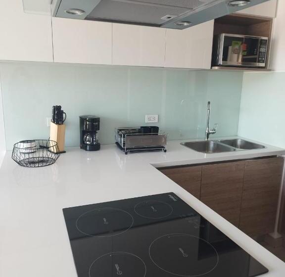 آپارتمان 1 خوابه با بالکن, Balmoral 103