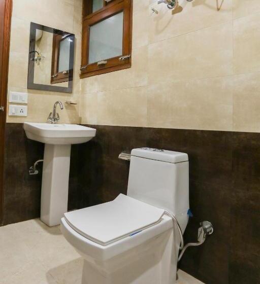 Quarto Triplo Clássico, Capital O Hotel Sapphire Near Iskcon Temple Noida