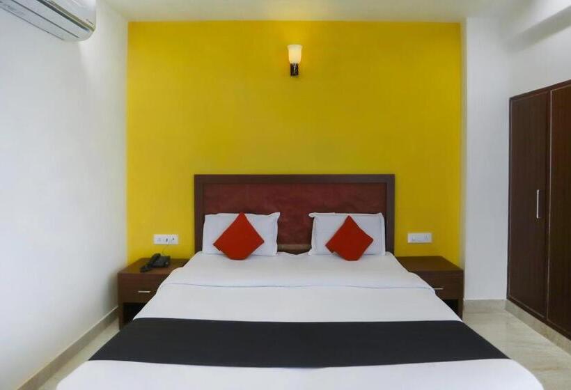Quarto Triplo Clássico, Capital O Hotel Sapphire Near Iskcon Temple Noida