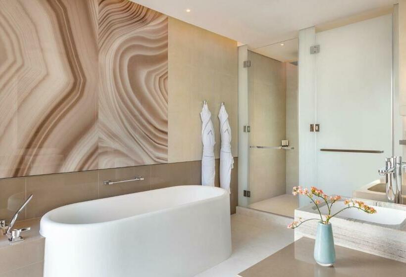 带观景的豪华间, Address Beach Resort