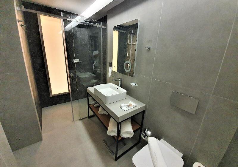اتاق کلاسیک, Aeifos Boutique