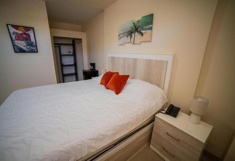 キングサイズベッドのスイートルーム, California Comfort & Suites