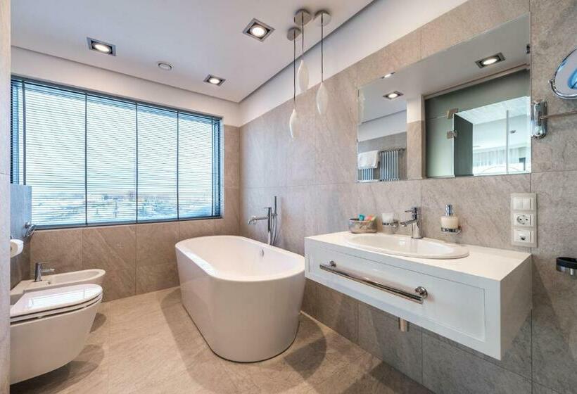 Люкс Вид на Реку, Riviera Zoloche Resort & Spa