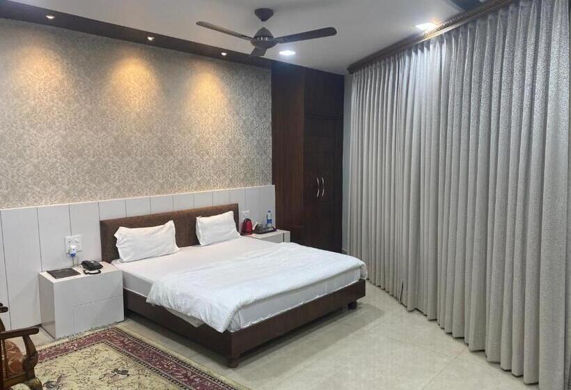 Полулюкс Повышенной Комфортности, Temple View Inn
