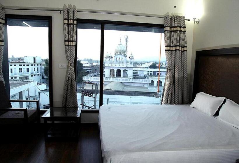 Семейный Номер, Temple View Inn