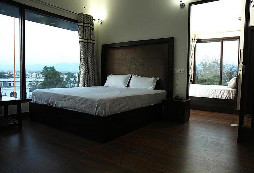 Семейный Номер, Temple View Inn
