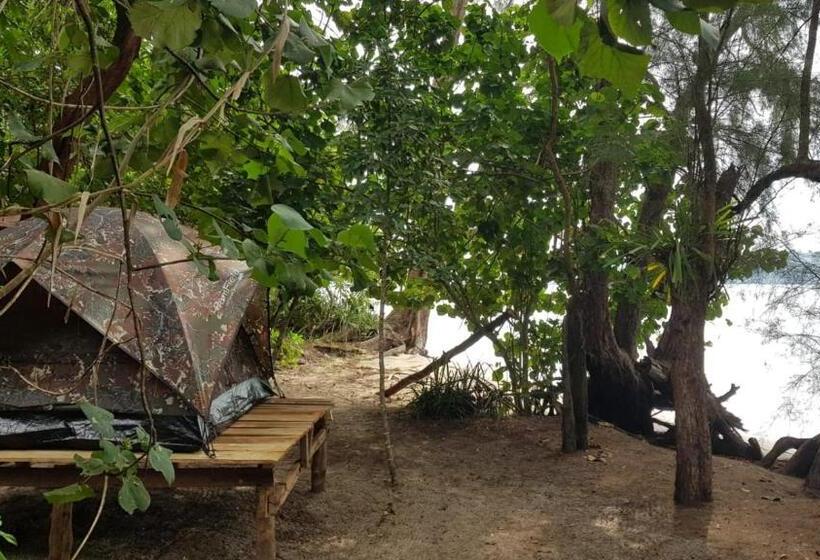چادر با خدمات رفاهی استاندارد, Crusoe Koh Takiev Island