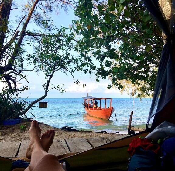 چادر با خدمات رفاهی استاندارد, Crusoe Koh Takiev Island