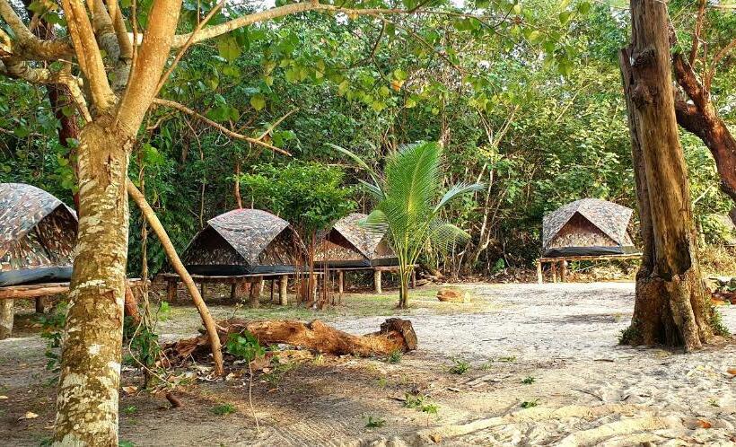 چادر با خدمات رفاهی استاندارد, Crusoe Koh Takiev Island