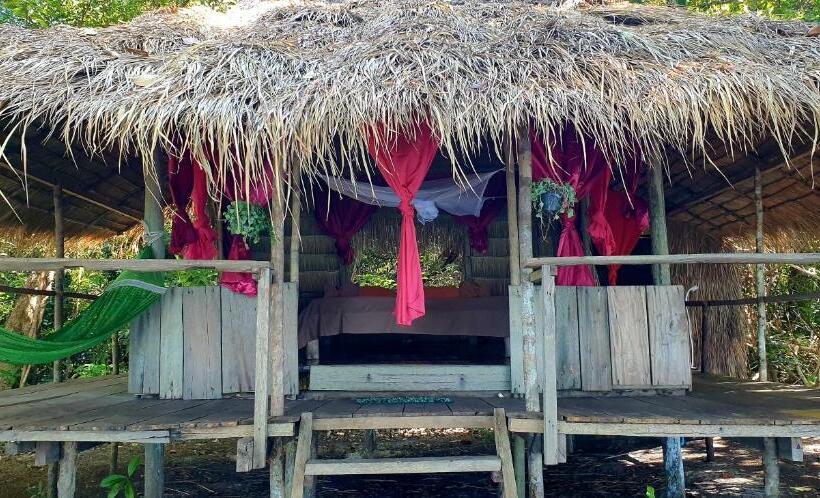 بانگلوی لوکس, Crusoe Koh Takiev Island