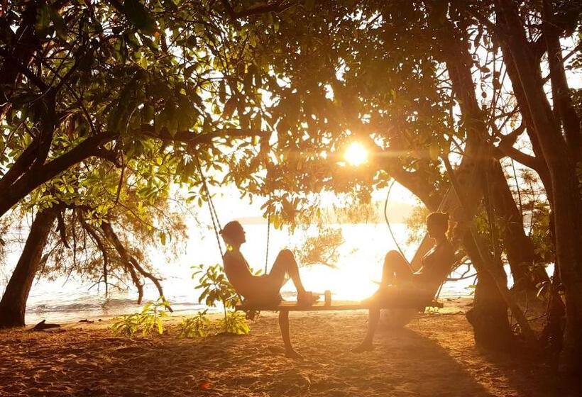 بانگلوی استاندارد, Crusoe Koh Takiev Island