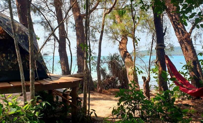 چادر با خدمات رفاهی استاندارد, Crusoe Koh Takiev Island