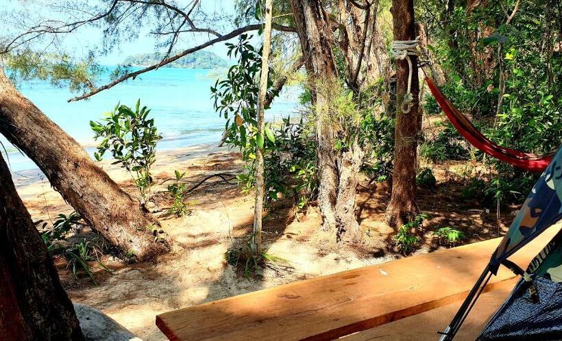 چادر با خدمات رفاهی استاندارد, Crusoe Koh Takiev Island