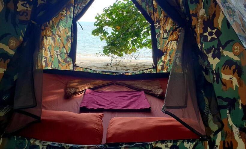 چادر با خدمات رفاهی استاندارد, Crusoe Koh Takiev Island