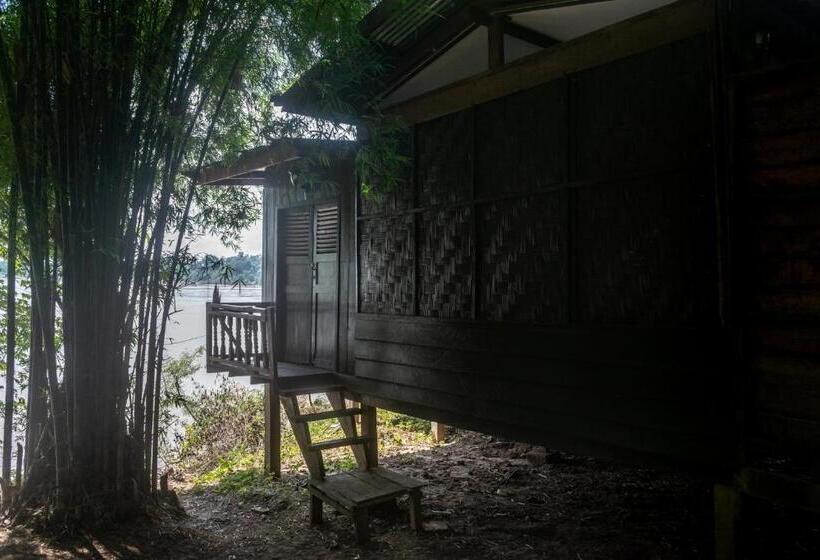 بانگلوی استاندارد, Pomelo Restaurant And Guesthouse S Fishermen & A Tammarine Bungalow Riverfront   Immerse In Nature