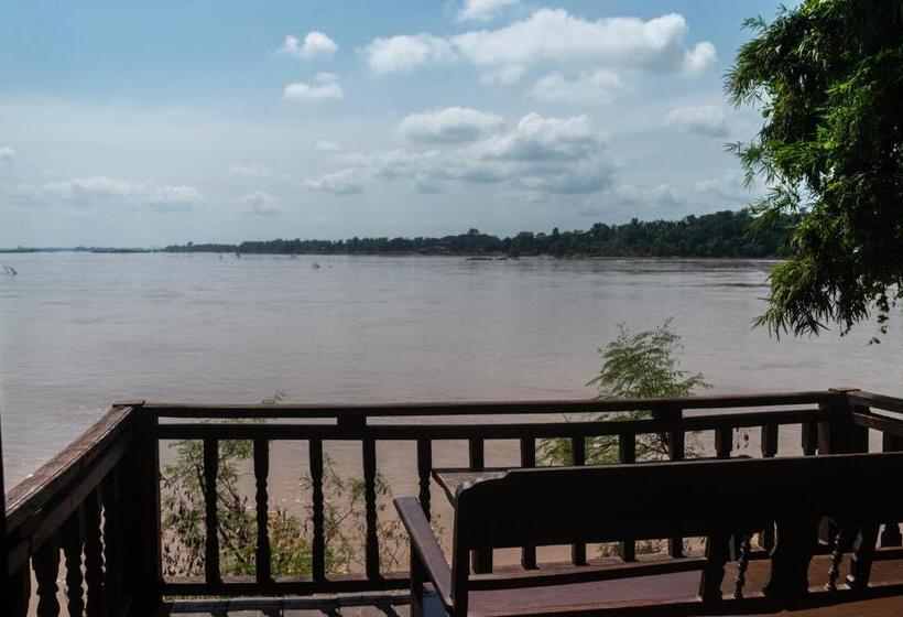 بانگلوی استاندارد, Pomelo Restaurant And Guesthouse S Fishermen & A Tammarine Bungalow Riverfront   Immerse In Nature