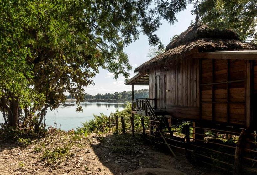 بانگلوی استاندارد, Pomelo Restaurant And Guesthouse S Fishermen & A Tammarine Bungalow Riverfront   Immerse In Nature