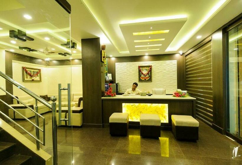 Номер Deluxe, Srigandha Residency  Vaccinated Staff