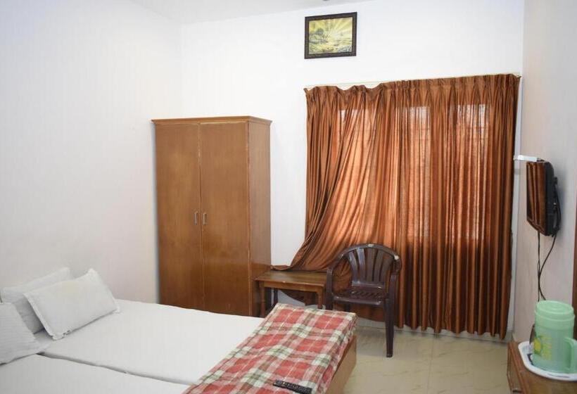 标准间, R M Guest House